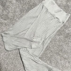 Small Nike loose ankle length yoga pant